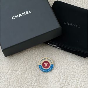 Auth Chanel 17C Metal CC Logo Round Plate Small Brooch - Gold Hardware